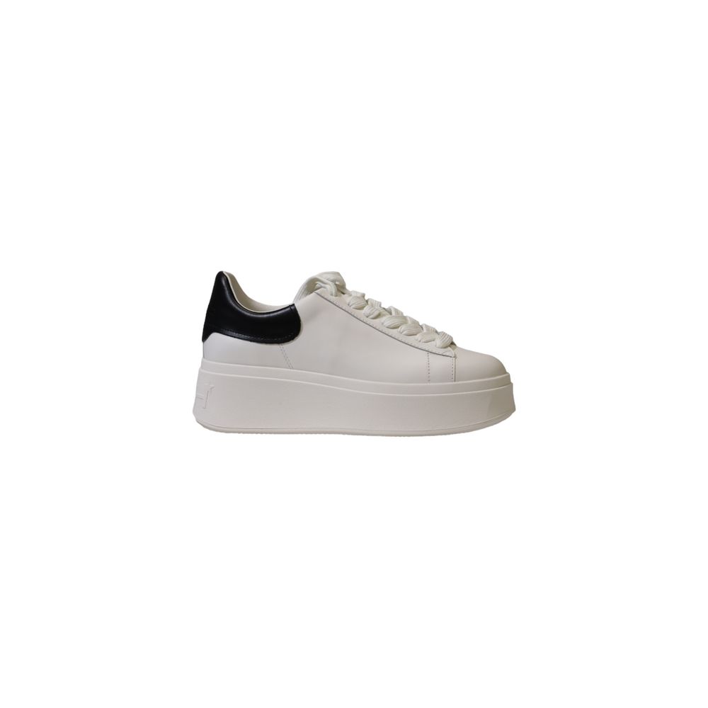 Baskets noires et blanches